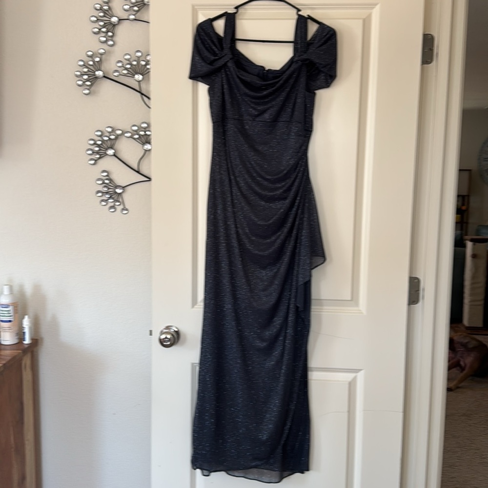 Alex Evenings Gray Size 8P Elegant Cold Shoulder Gown - Picture 3 of 8